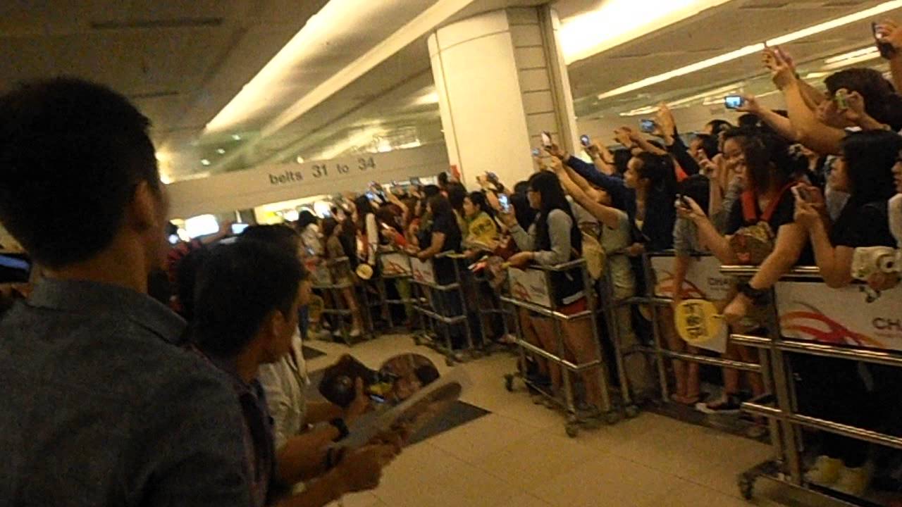 [FANCAM] 130221 Kim Jong Kook arrived @ Changi International Airport, Singapore