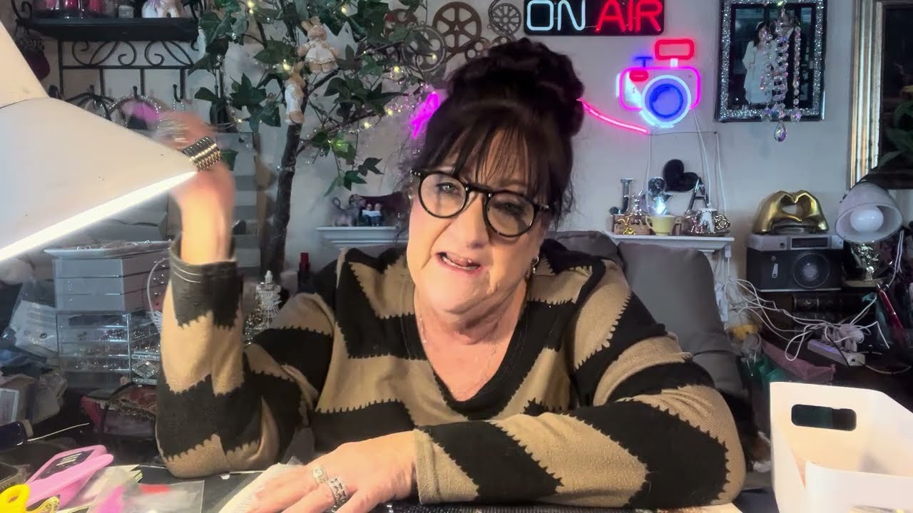 Morning talk show and demonstrating how to Diamond art