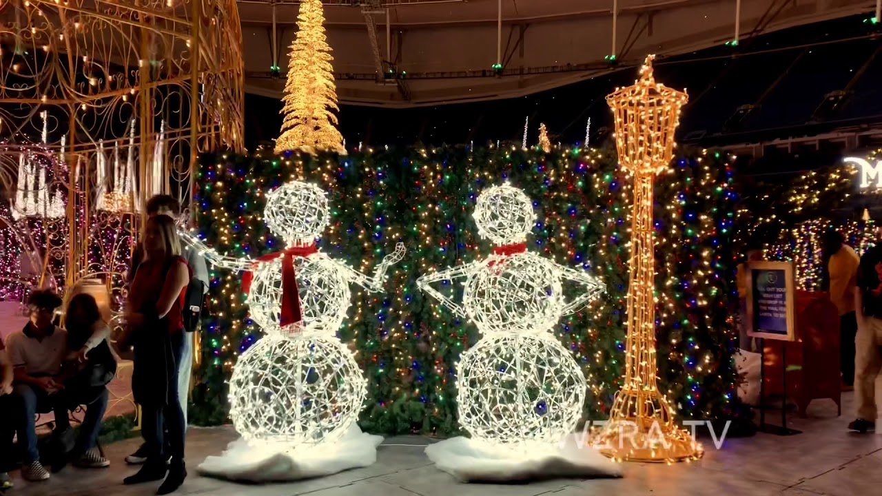 world-s-largest-christmas-maze-enchant-christmas-tropicana-field
