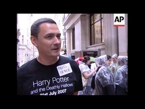 WRAP Harry Potter fans queue up for last Potter book launch, NYC queues