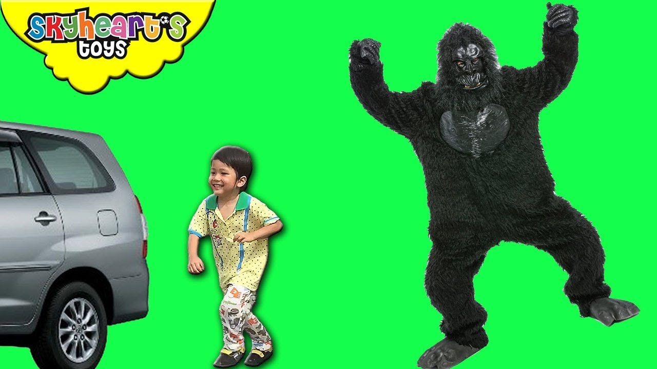 giant gorilla teddy ANGRY GORILLA chasing our car (Part 3) | Skyheart's Toys Gorilla Series Monster Monkey Big Foot