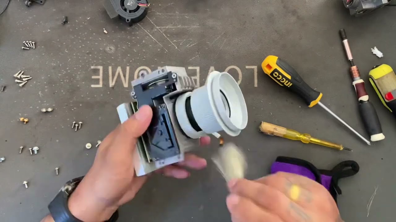 ซ่อมโปรเจคเตอร์เชียงใหม่   :    BenQ  MX550  ทำความสะอาดเครื่องและชุดเลนส์