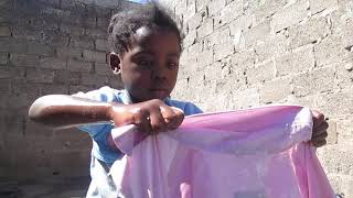 LITTLE ESTHER WASHING (BENJIE CLOTHES)