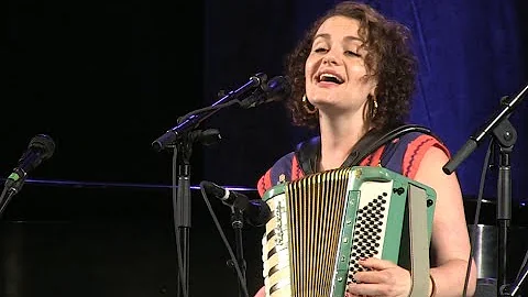 Beno mes t'abeli (Traditional Greek Song) - Eva Sa...