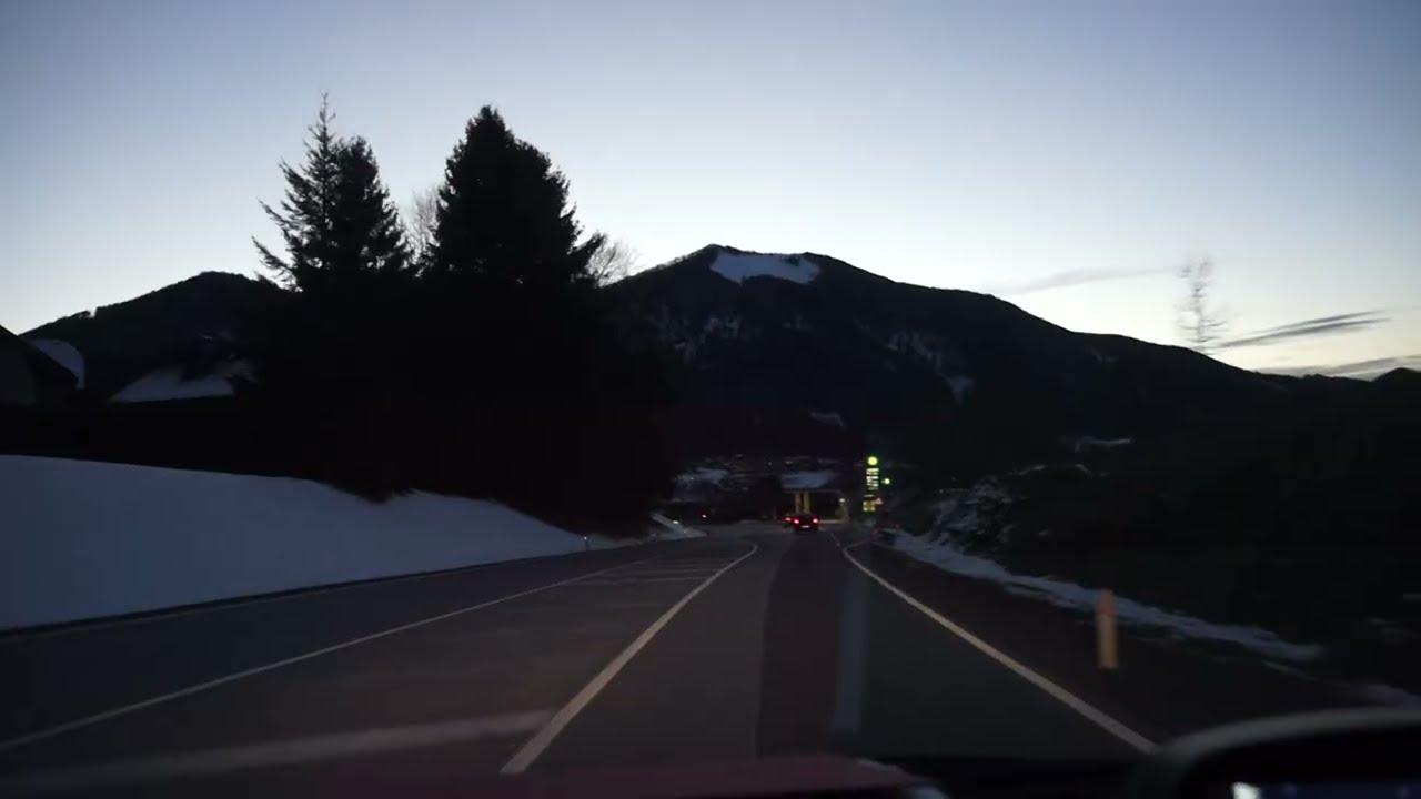 오스트리아 짤츠부르크로 가는 밤 길... 노엘이가 네살 때 리히텐슈타인을 떠나 짤츠부르크로 가는 아름다운 길 입니다.