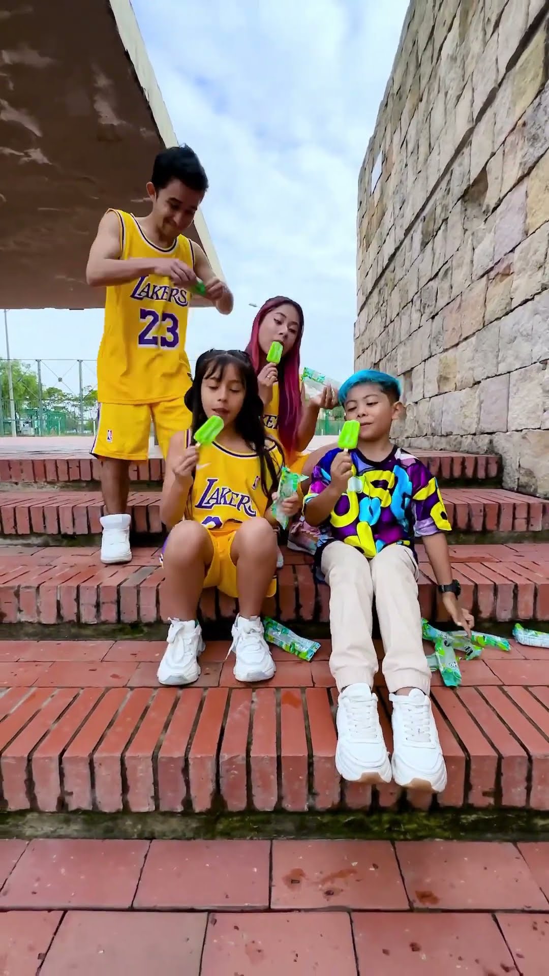 LAS PALETAS  @Layaraoficial @CAMILOAGUILLONN