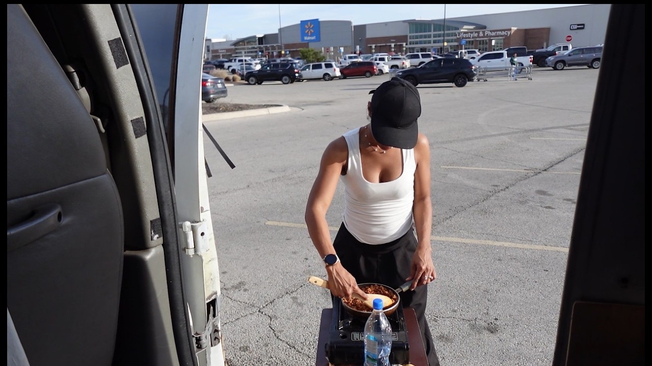 Жизнь в фургоне: готовим еду на парковке Walmart