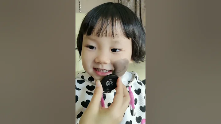 别的小朋友有的你也有#画个熊出没仿妆去见翠花 #万圣节妆容 #熊二仿妆 #可爱的妹妹 - 天天要闻