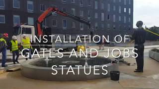 Installation of BIll Gates and Steve Jobs Statues in Tallinn