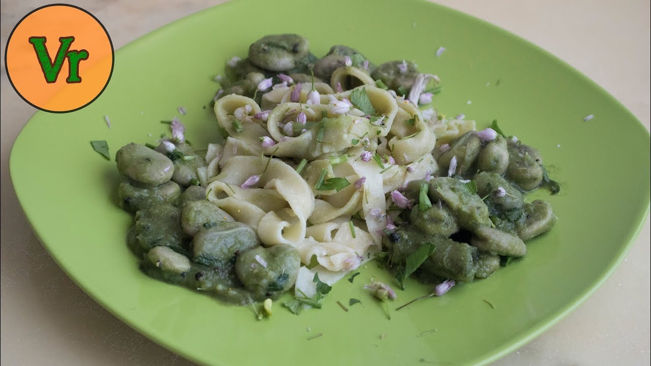 Pâtes tagliatelle faites maison avec fèves fraîches