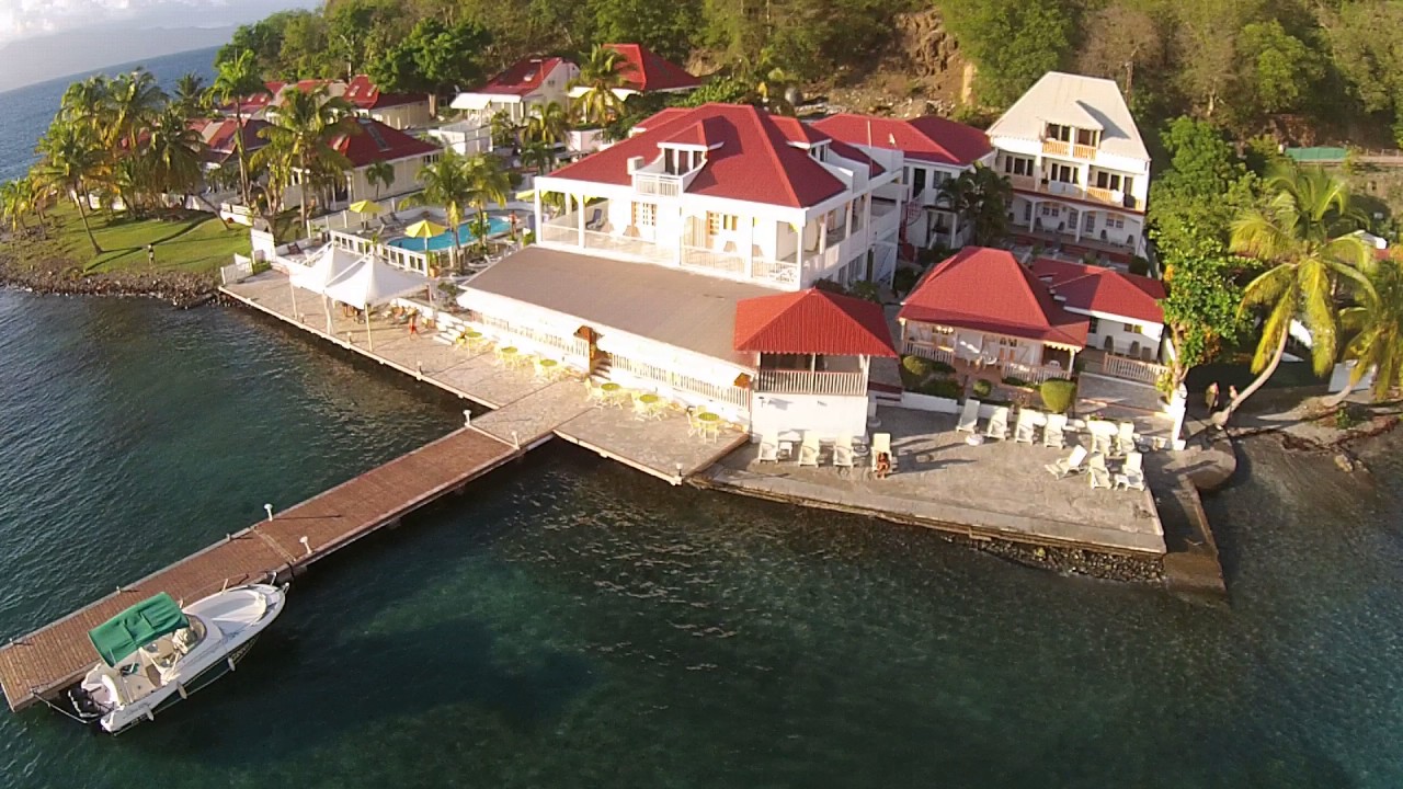 L'Hôtel Kanaoa aux Saintes, vu par drone. YouTube
