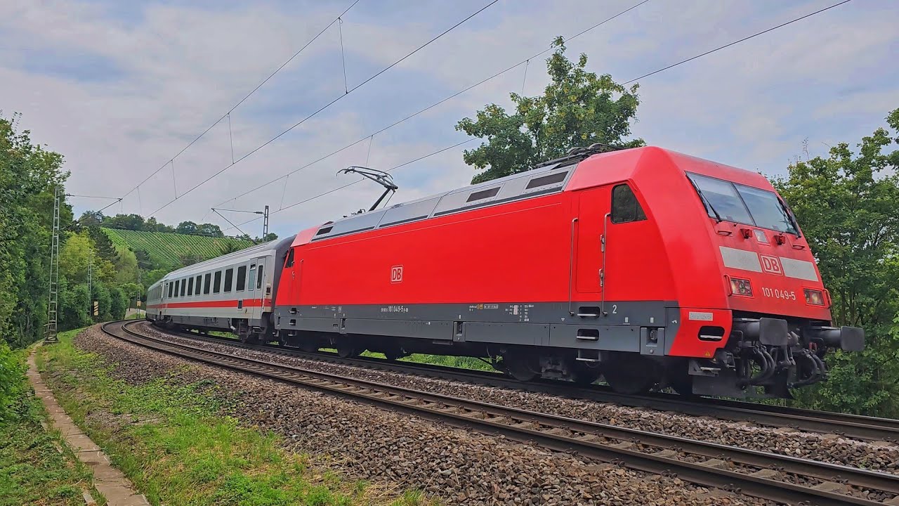 101 049 mit EC 117 nach Klagenfurt in Stuttgart Münster im Gegengleis