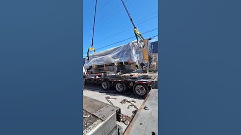 200 ton liebherr, lifting 110,000 lbs injection molding machine #cranework  #liebherr #hialeah