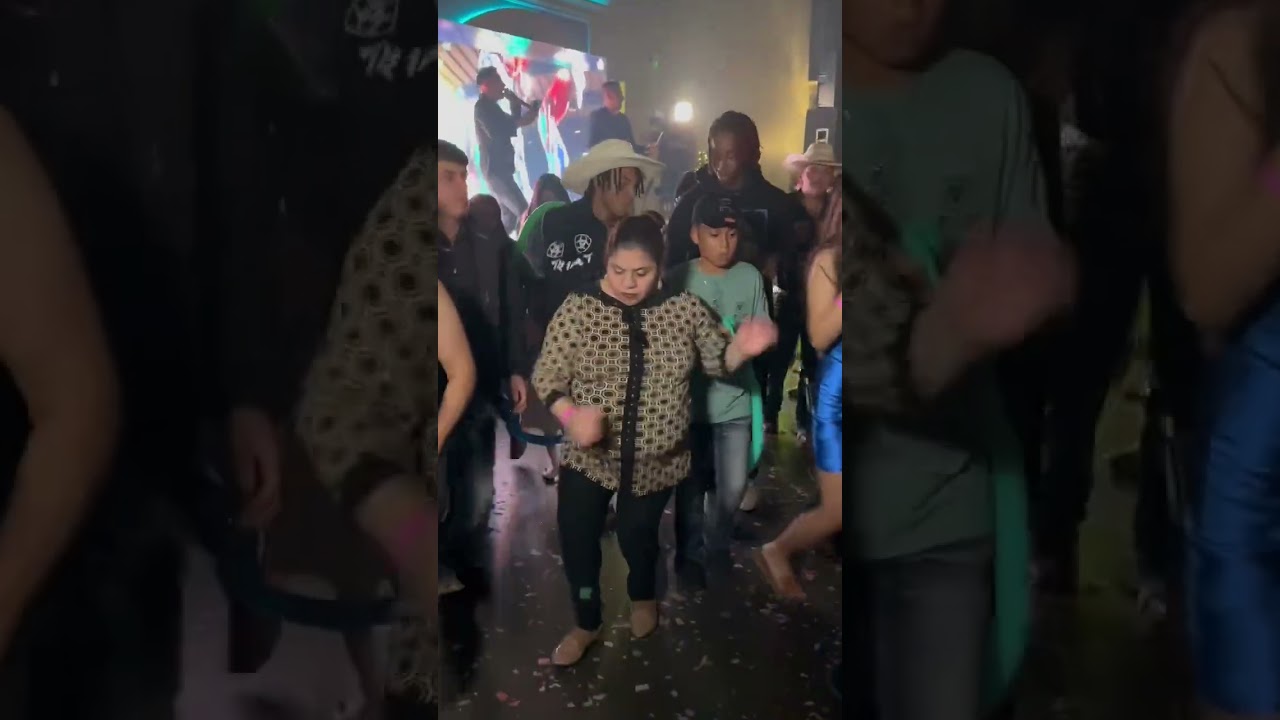 This DJ at the Quince had everyone on the floor! EVERYBODY 🤣🤣 