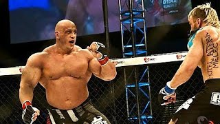 MMA Fighter vs Huge Bodybuilder | Crazy Knockout !