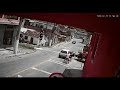 VÍDEO: CARRO "APAGA" EM CIMA DO TRILHO E É ATINGINDO POR TREM,COM MOTORISTA DENTRO.VEJA 