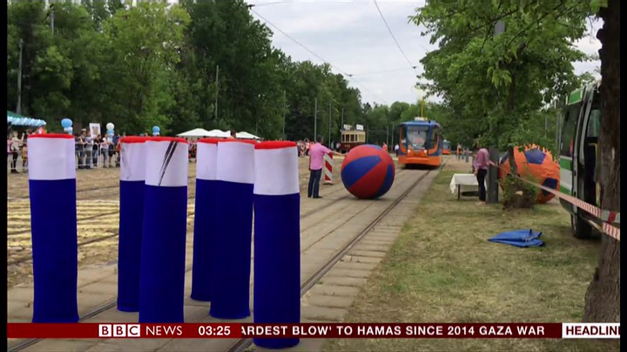 Tram bowling (Russia) - BBC News - 15th July 2018
