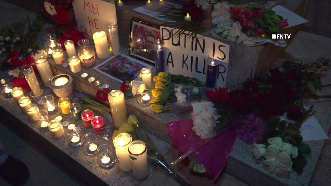 Vigil for Alexei Navalny outside of Russian Counsulat in NYC - YouTube