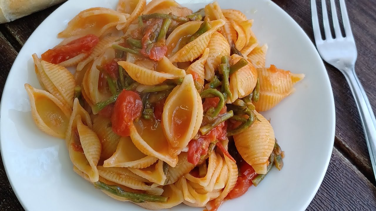pasta agli asparagi e pomodorini