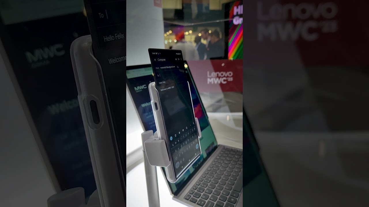 Motorola Moto Rizr: Rollable Display Concept Smartphone | 