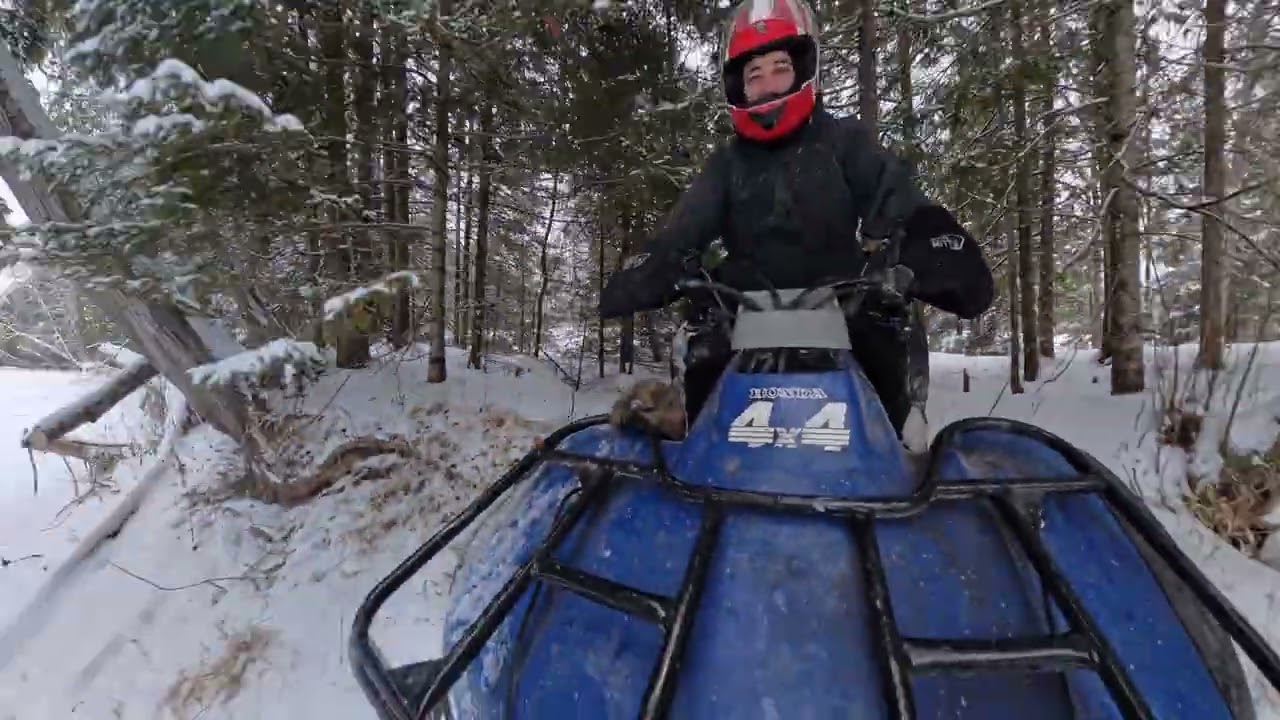 Rippin the Honda on the Frozen Ford River ( Honda Fourtraxx 300 )