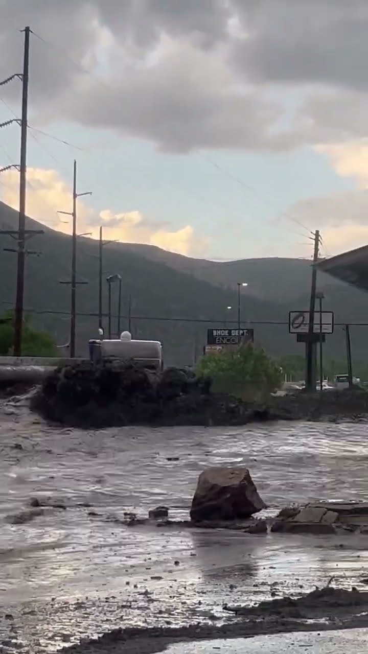 Flash Flooding In Ruidoso, New Mexico || ViralHog