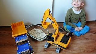 Bruder 02815 Mack Wywrotka.  Bruder 02438 Cat Koparka.