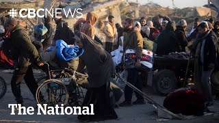 Thousands of Palestinians return to destroyed homes in northern Gaza