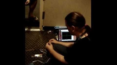 Chris Paget (H4RDW4RE) at Defcon 17 Hardware Hacking Villiage turns doorway into RFID antenna