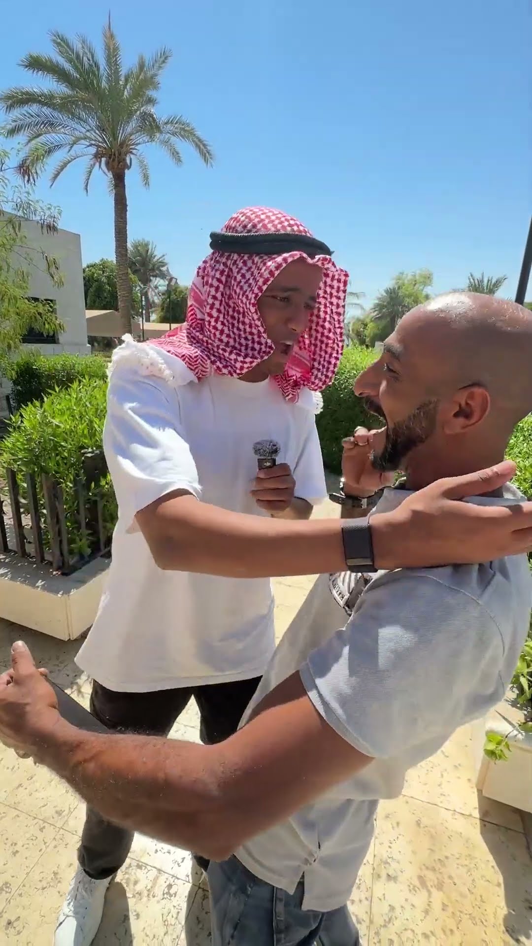 اذا مشترك تاخذ ايفون ?✅