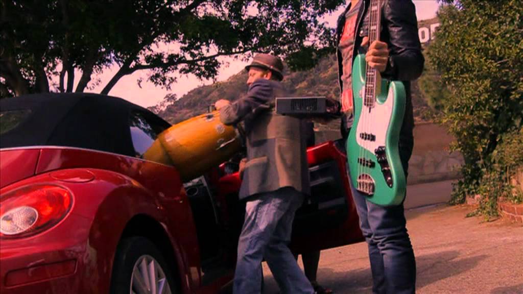 Macy Gray - "Smoke 2 Joints" (The Toyes) Macy Gray - "Smoke 2 Joints" (The Toyes)