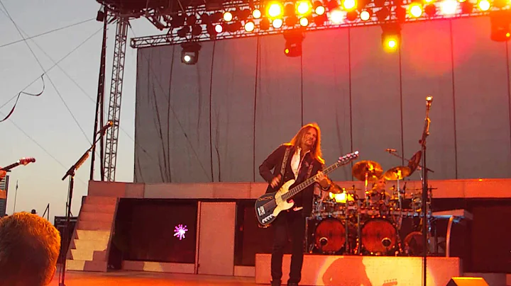 Ricky Phillips from Styx shows love to 4-year old ...