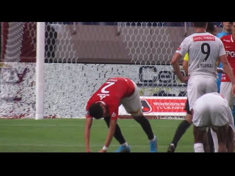 悔しそうに負傷交代する酒井宏樹 Urawa Reds Shorts ｊリーグ 日本代表 チャント 川崎フロンターレ Dazn サポーター Youtube