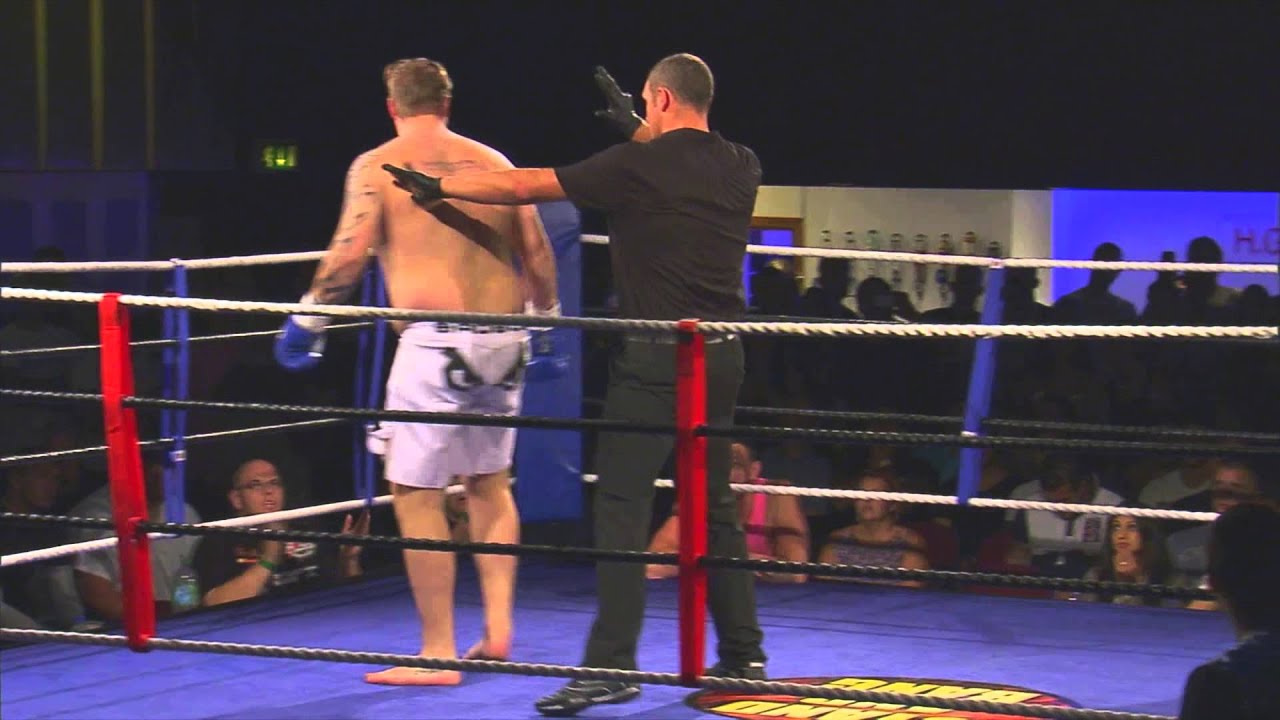 Simon Bennet vs Vinny Elliot (Fight Video)
