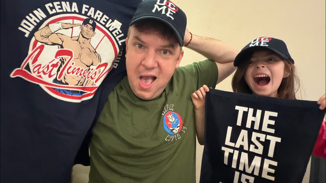 Распаковка эксклюзивного товара WWE Shop от Джона Сины из MSG Final Raw