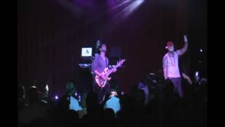 Video thumbnail of "Los Aldeanos & Raymond Daniel - ' LOCO '  Guitar Solo ( Concierto Live )"