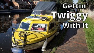 318. An unruly boat in a tiny canal... what could go wrong?! image