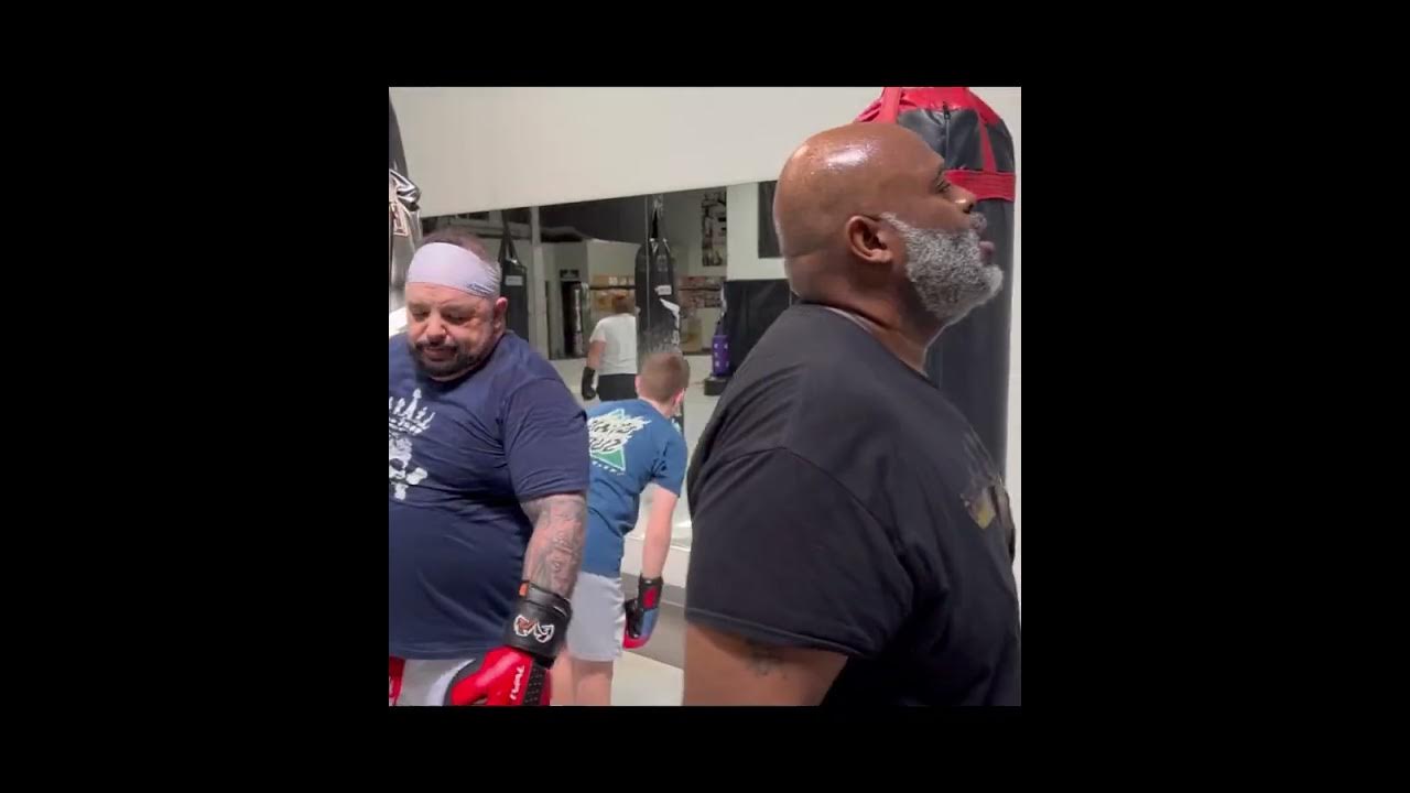 Flight schedule. Boarding самолет. The flight have been arrived. Arrivals в аэропорту. Табло в аэропорту с лондоном.