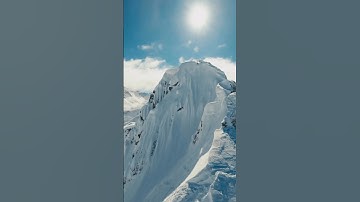 😨 This guy creates an Avalanche while Skiing