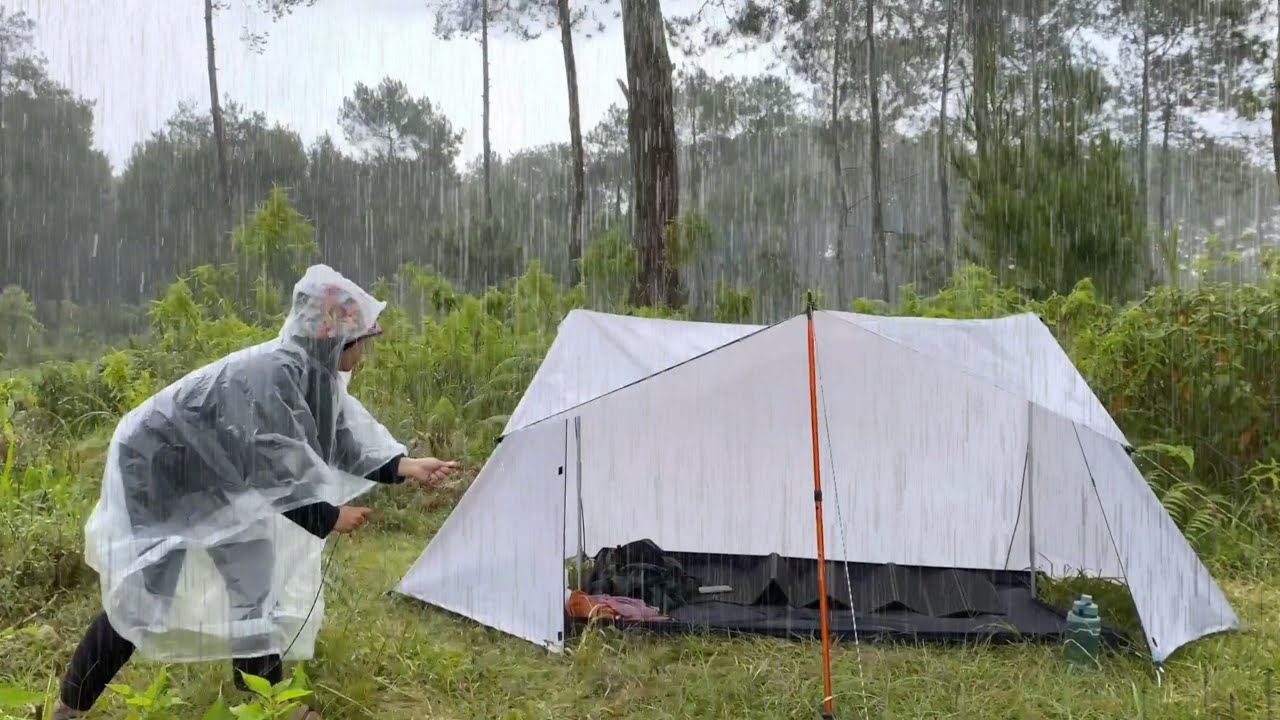 SOLO OVERNIGHT CAMPING IN THE RAIN 🌧 RELAXING CAMPING RAIN IN FOREST‼️ ...