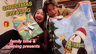 CHRISTMAS EVE VLOG 🎁 family time \& opening presents | Vlogmas Day 24!