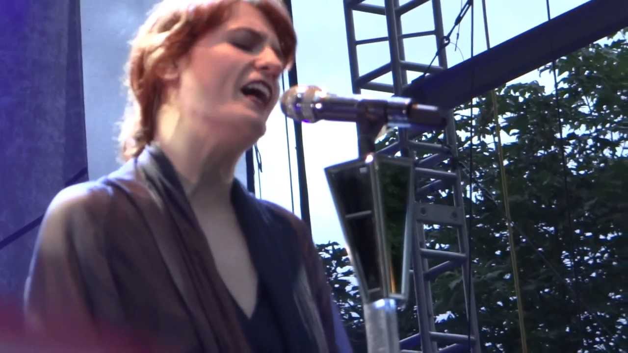 Florence and The Machine Preforming Florence and The Machine Preforming