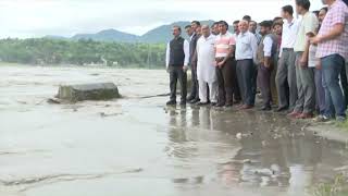 मुख्यमंत्री सुखविंदर सिंह सुक्खू ने नादौन में लिया उफनती ब्यास नदी का जायज़ा