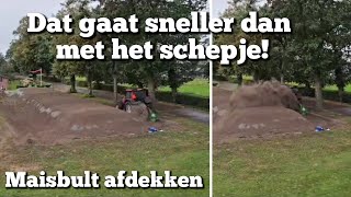 Dat is WAT ANDERS dan met het schepje | Maisbult afdekken | Boer Gerrit vlogt