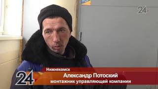 В Нижнекамске начался демонтаж незаконных кладовок на лестничных площадках В Нижнекамске начался демонтаж незаконных кладовок на лестничных площадках