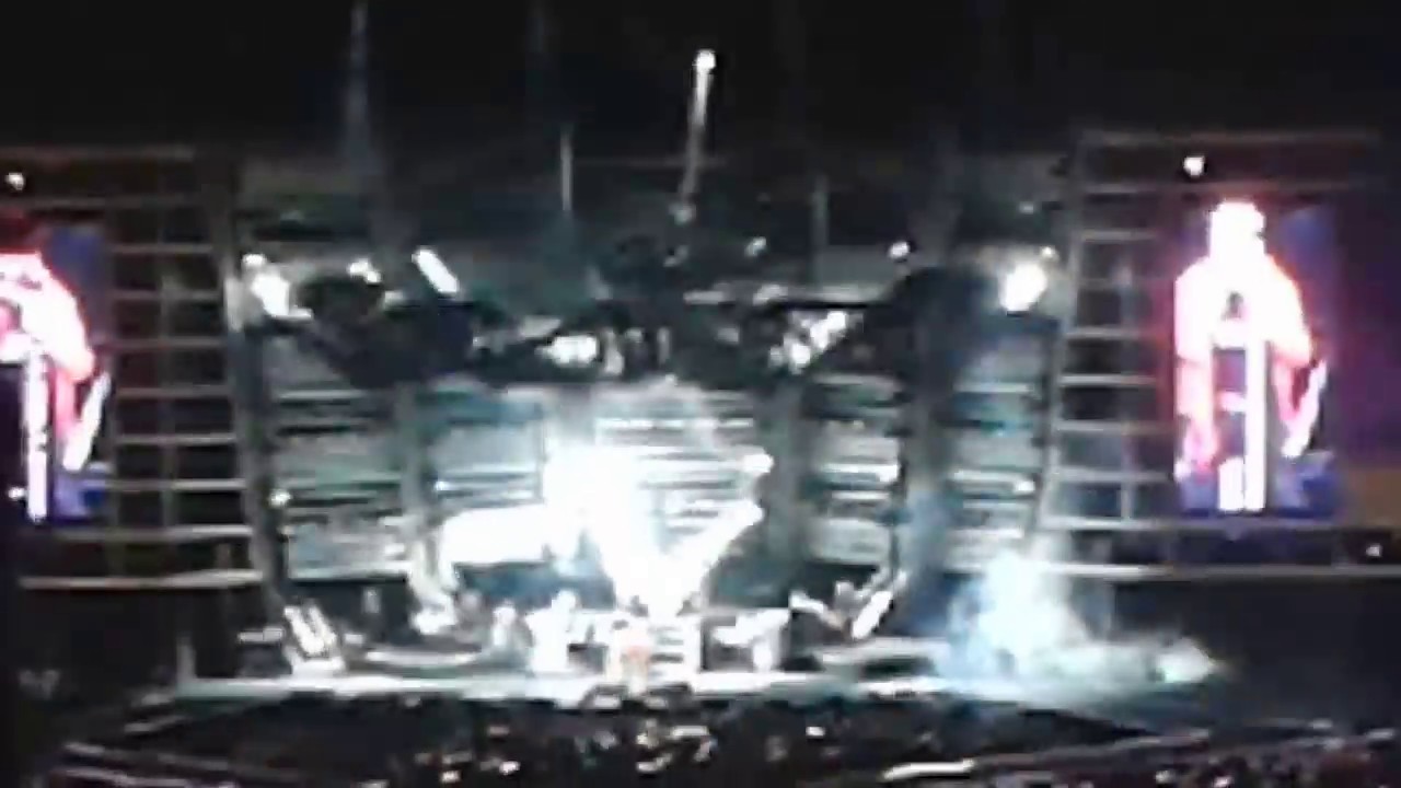 Apertura concerto sono innocente Vasco Rossi live kom15 a Messina