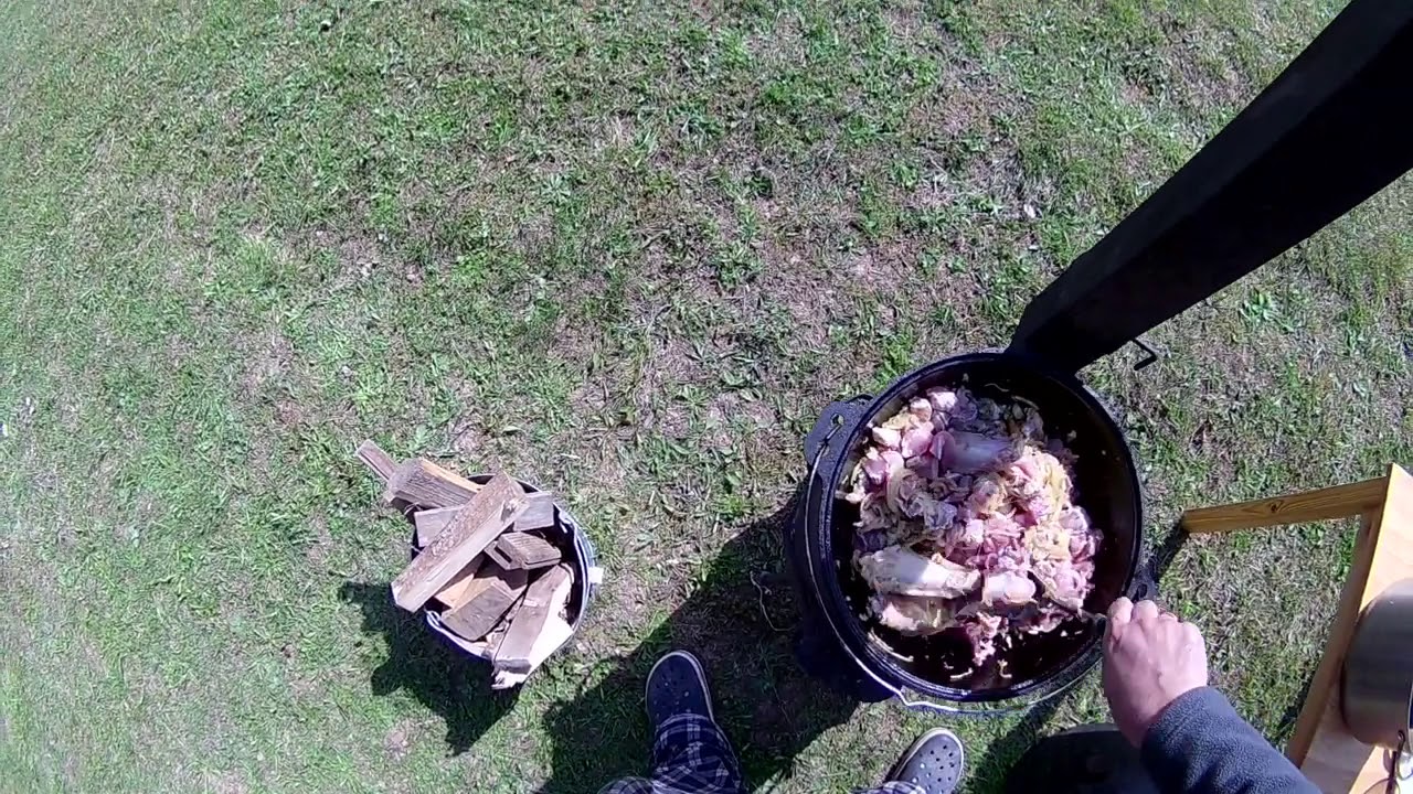 Плов с индейкой в казане на огне