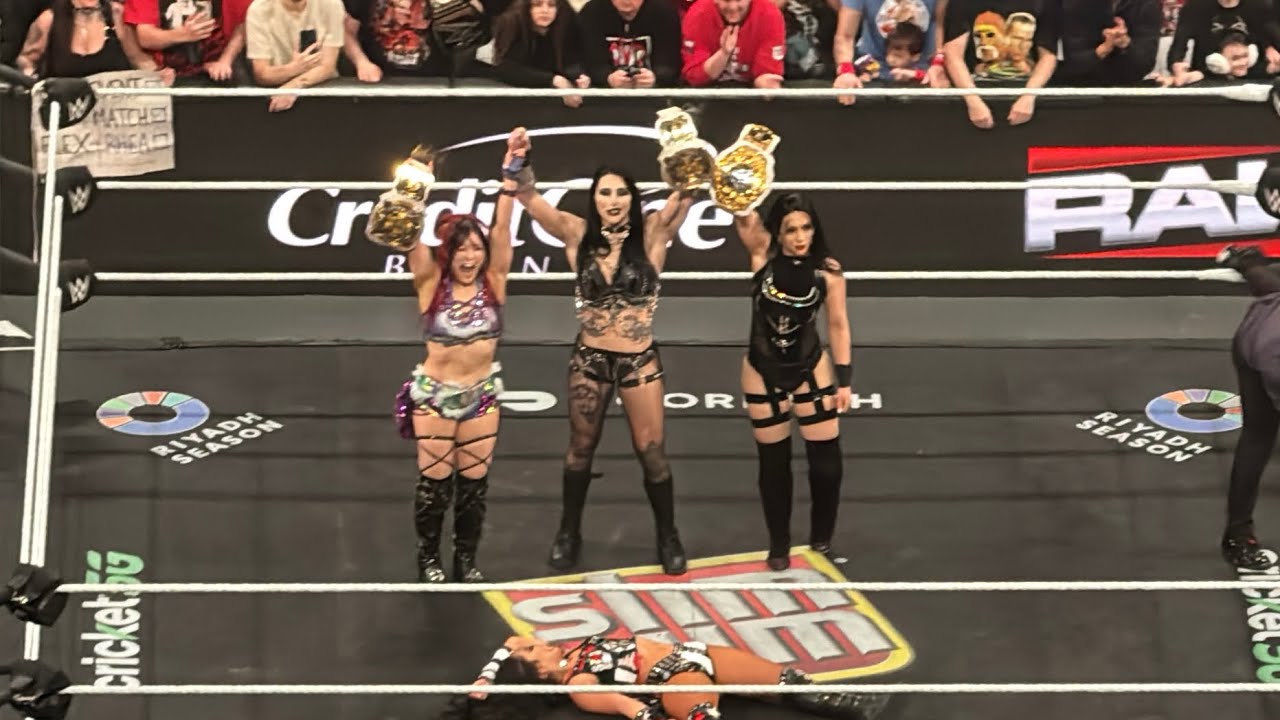 Rhea Ripley & Iyo Sky & Stephanie Vaquer vs Liv Morgan & Roxanne Perez ...