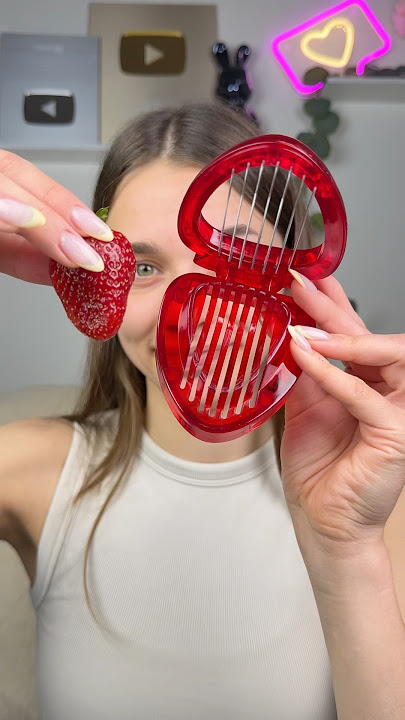 Strawberry Slicer!🍓I can’t believe it’s working.. #tools #strawberry #kitchengadgets #hacks