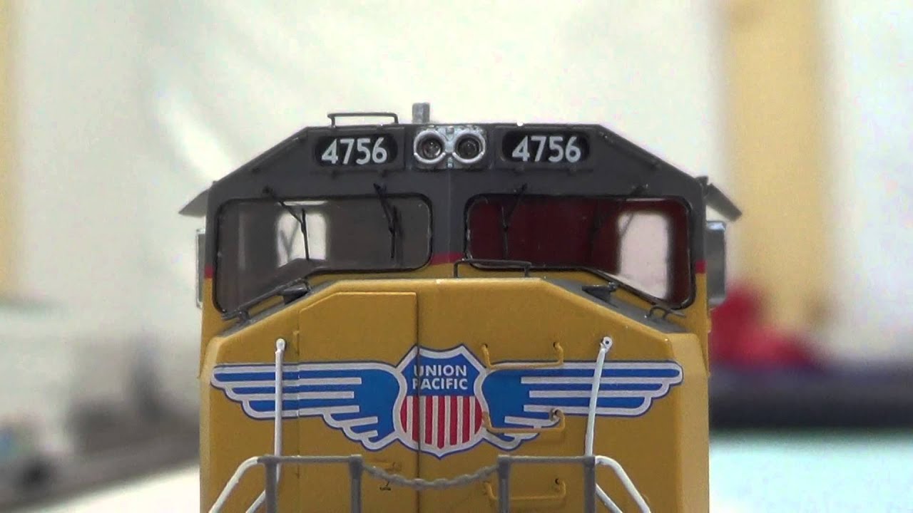 Review: Athearn Genesis SD70M w/ Flared Radiators DCC & Tsunami Sound ...